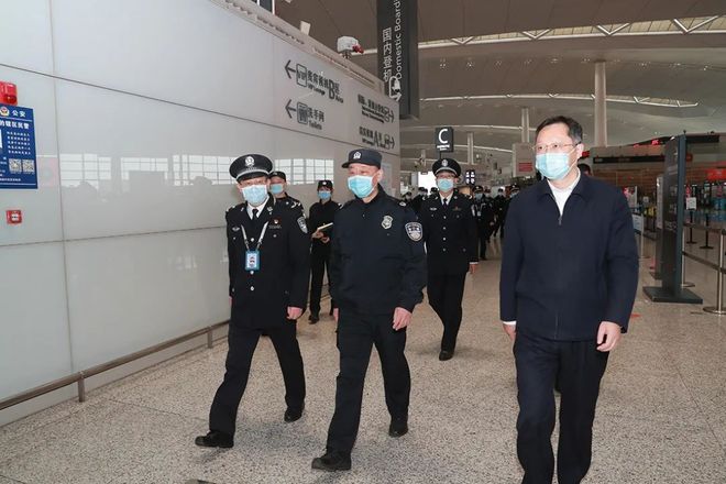 深圳男篮迎荷甲关键赛，关键时刻官宣签约，赛场秩序良好，更衣室氛围转暖 -LCK娱乐平台